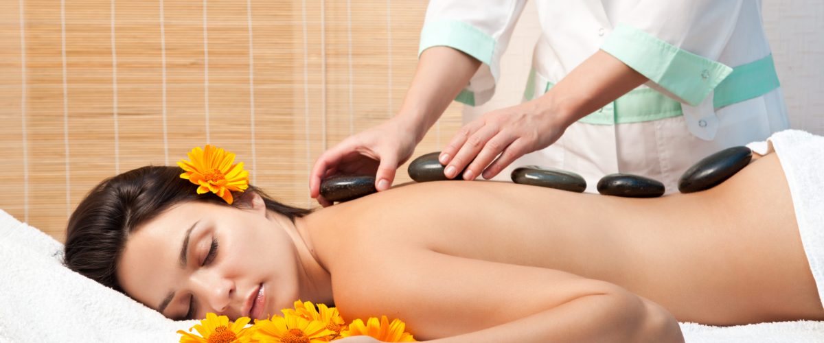 Stone,Therapy.,Woman,Getting,A,Hot,Stone,Massage,At,Spa